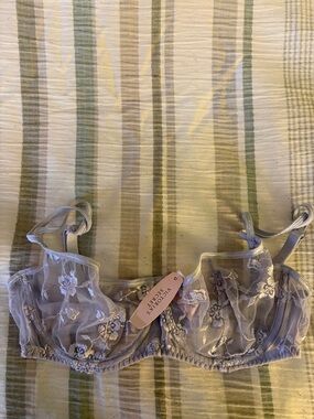 Victoria's Secret Light Lavender Floral Lace Underwire Bra